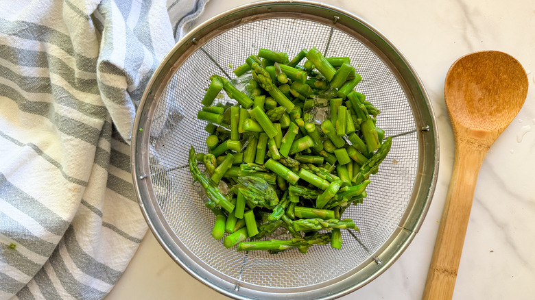 asparagus in colander