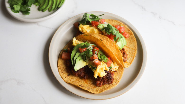 Adding toppings to tacos