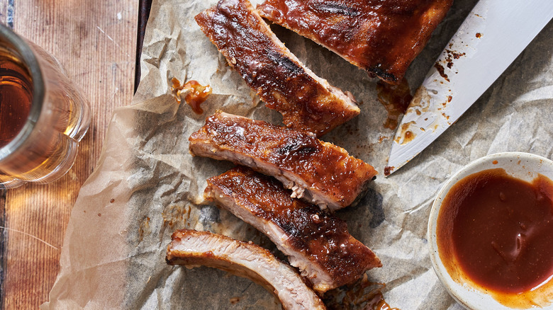 https://www.tastingtable.com/img/gallery/cider-and-chili-glazed-baby-back-ribs-recipe/intro-1696871245.jpg