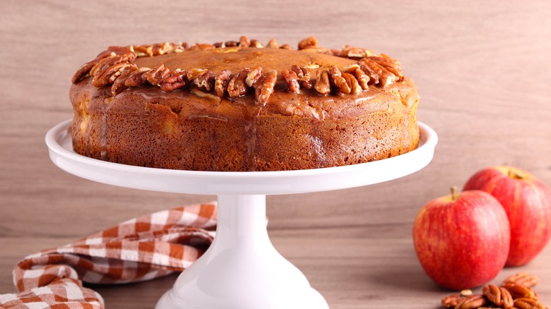 pecan apple cider cake