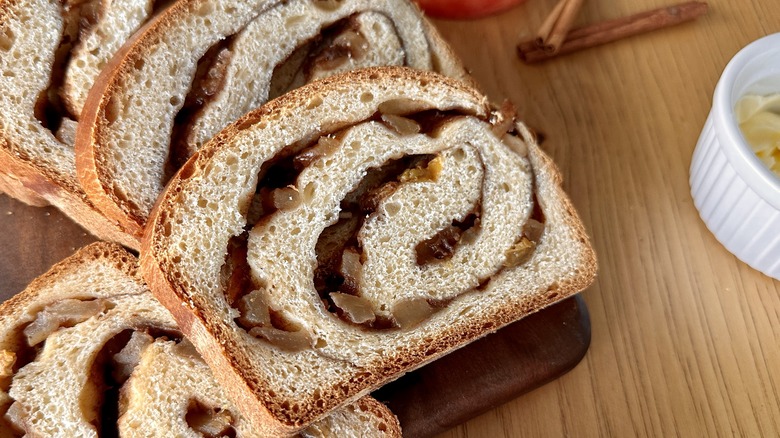 Cinnamon-Apple Swirl Bread 