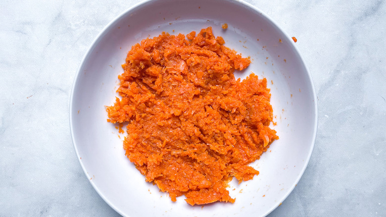 pureed carrots in bowl