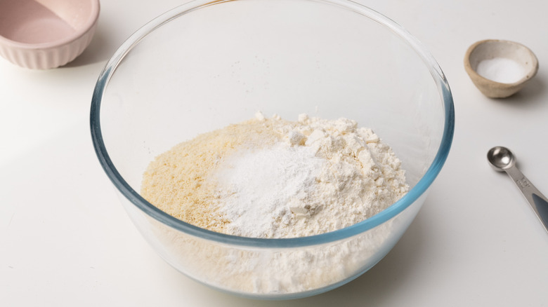 dry ingredients in glass bowl