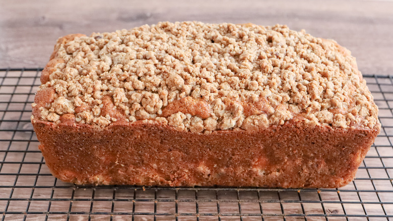 streusel bread on wire rack