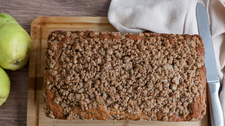 streusel loaf with knife