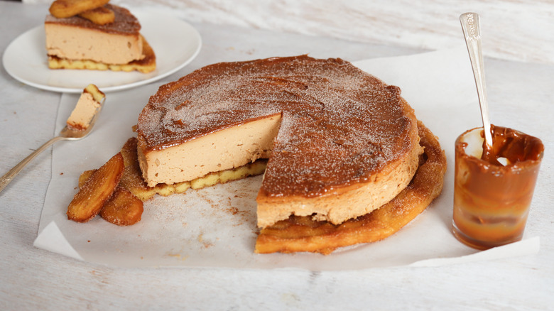 churro cheesecake sliced with dulce de leche