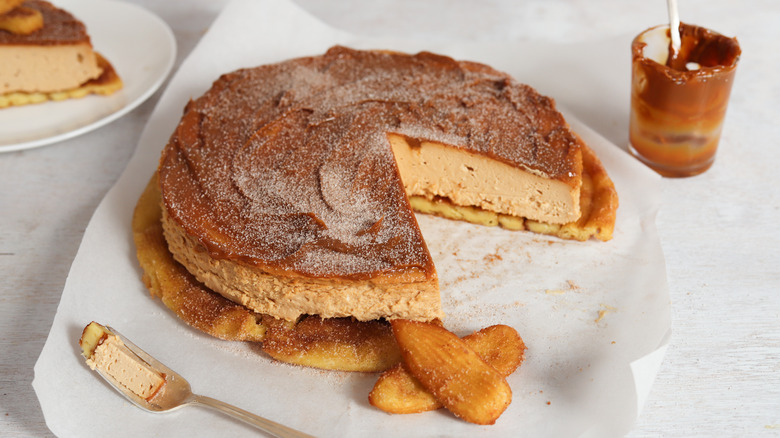 churro cheesecake sliced with dulce de leche