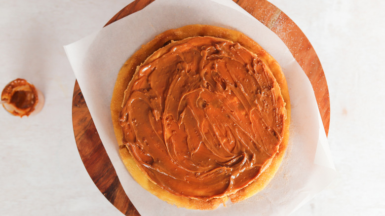 churro cheesecake with dulce de leche on board