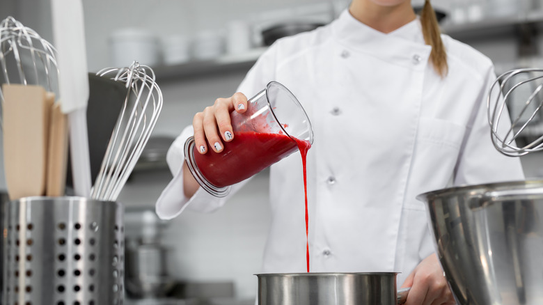 Pouring strawberry purée