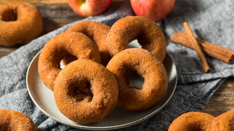 Apple cider donuts