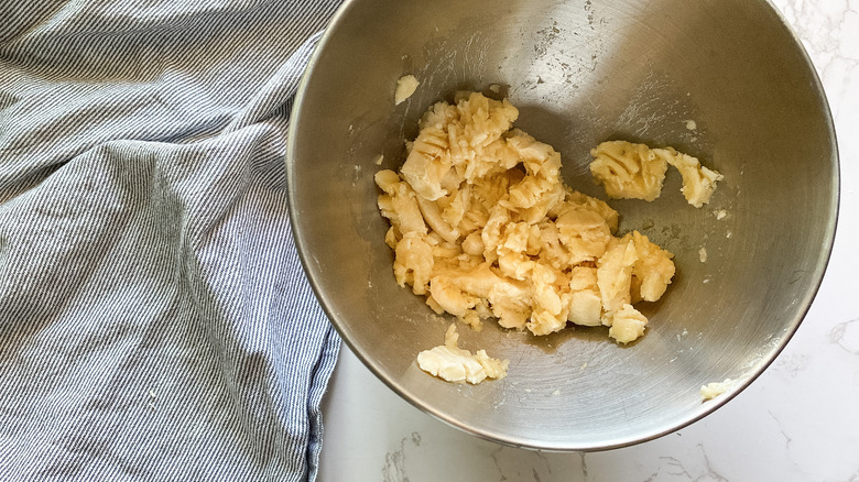 mashed bananas in bowl