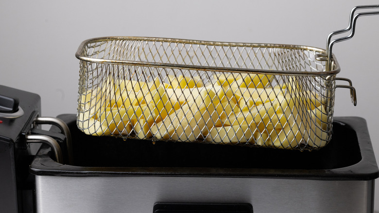 chips in a fryer basket 