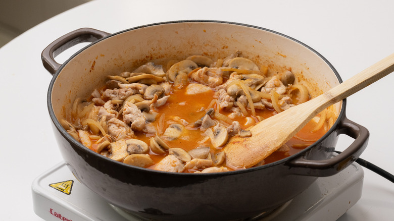 simmering chicken stroganoff base