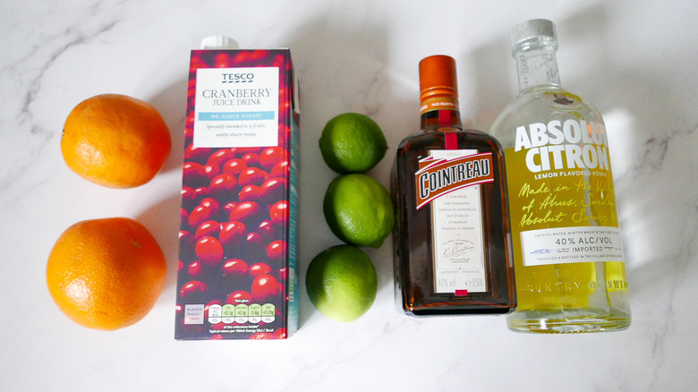 classic cosmopolitan drink ingredients 