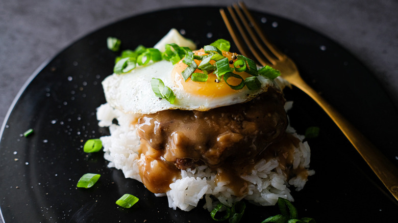 assembled hawaiian loco moco 