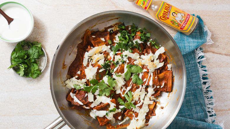 Chilaquiles in pan with condiments