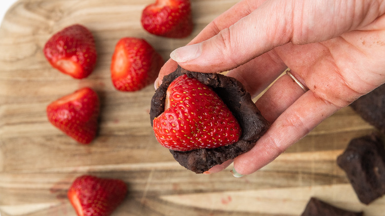 strawberries with bean paste 