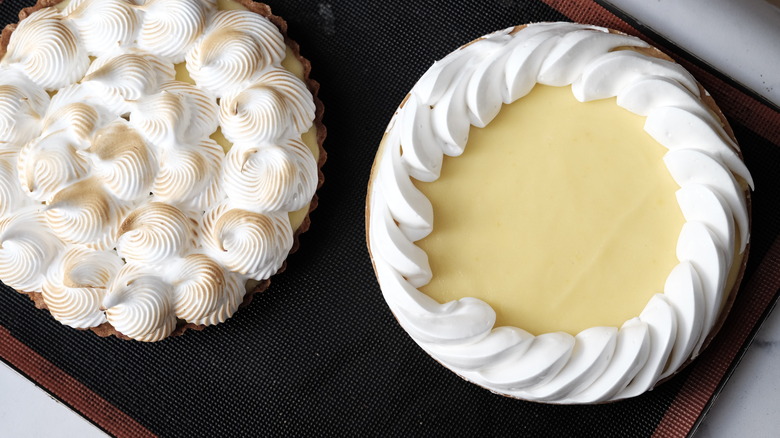 pies on plate 