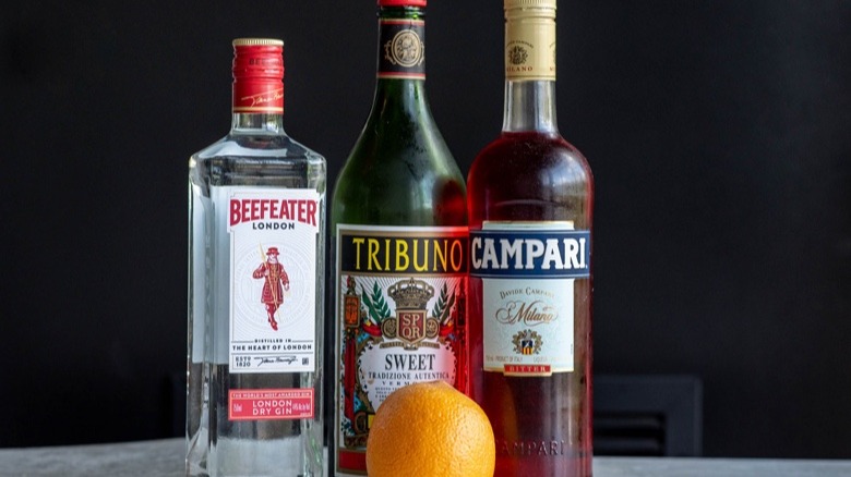 Classic Negroni Cocktail ingredients 