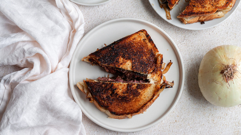 patty melt with towel onion