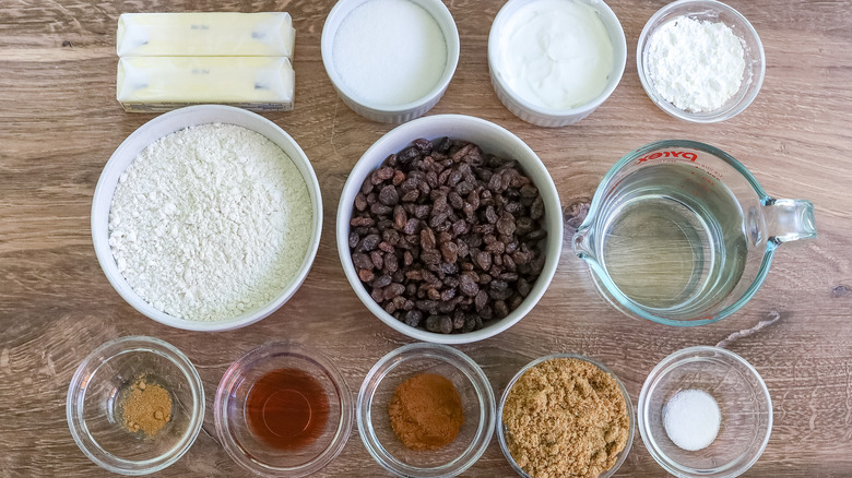 raisin pie ingredients in bowls