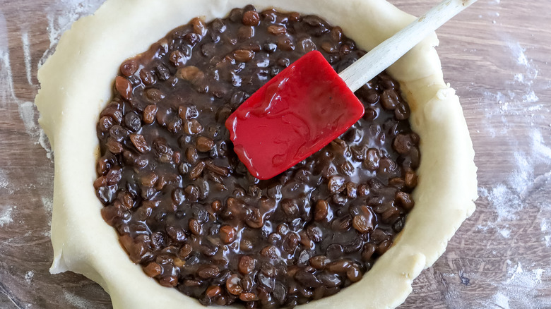 raisin filling in pie crust