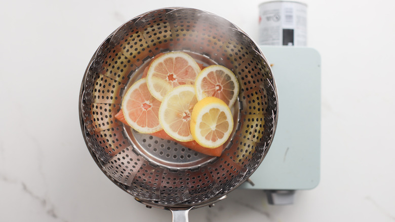 Steaming salmon with lemon