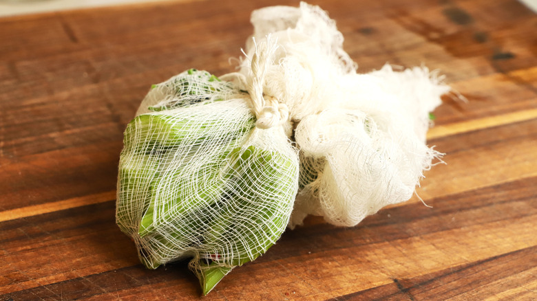 aromatic ingredients in cheesecloth bundle