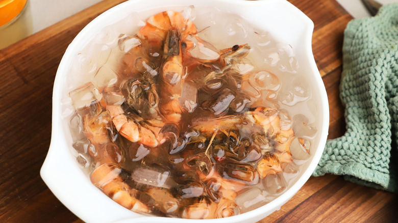 shrimp in bowl of ice