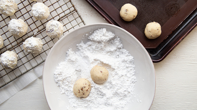 cookies in powdered sugar