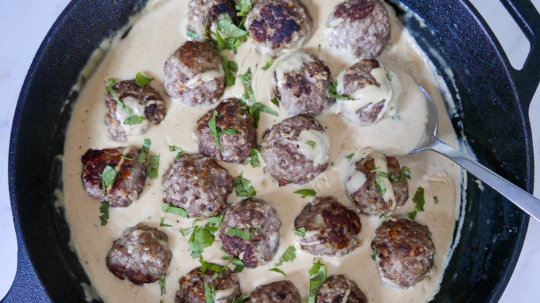 swedish meatballs in skillet 