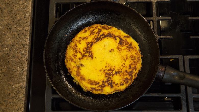 cachapa cooking in frying pan