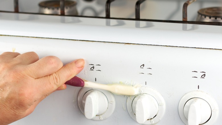 toothbrush cleaning white oven knobs