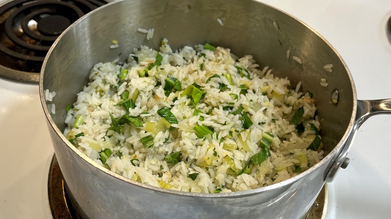 herby rice in pot