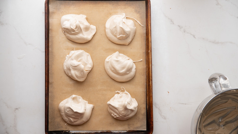 Coffee meringue dollops on tray