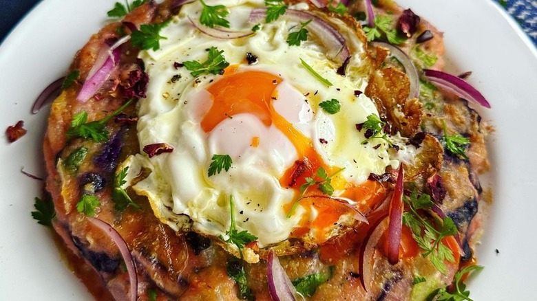 red cabbage colcannon with fried egg