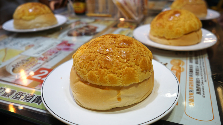 pineapple buns  in restaurant