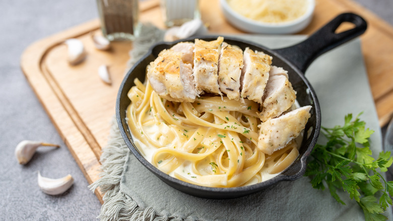 Alfredo with chicken and herbs