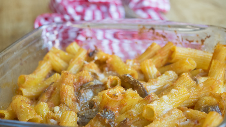 Reheating alfredo pasta in bowl