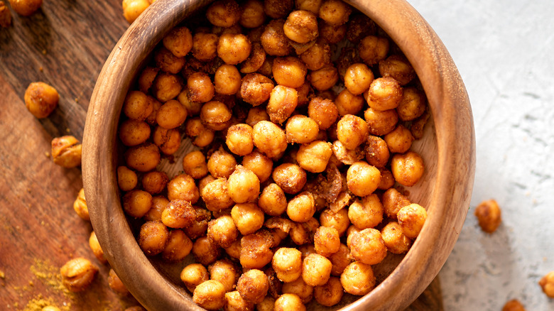 spicy roasted crispy chickpeas 