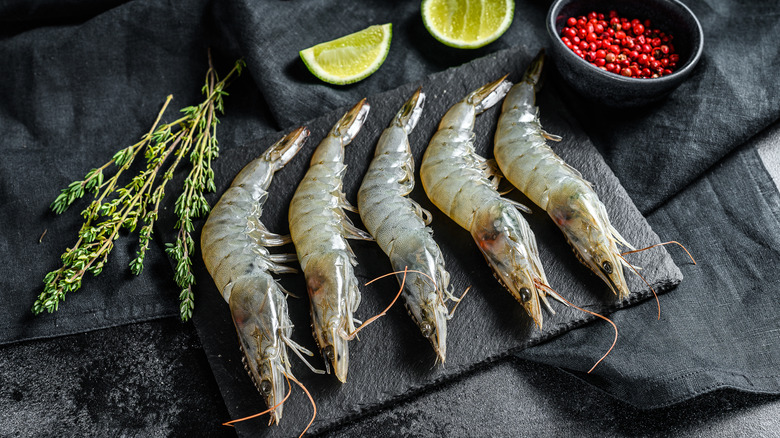 Fresh giant shrimp with citrus and thyme