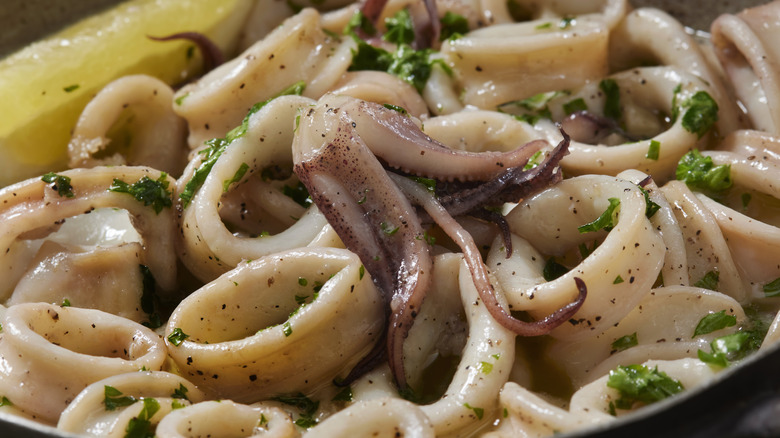 squid with oil and herbs