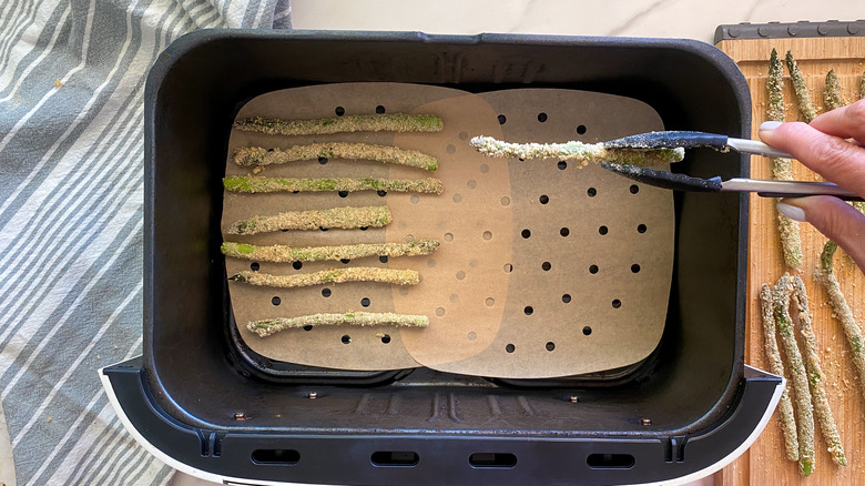 asparagus fries in air fryer basker