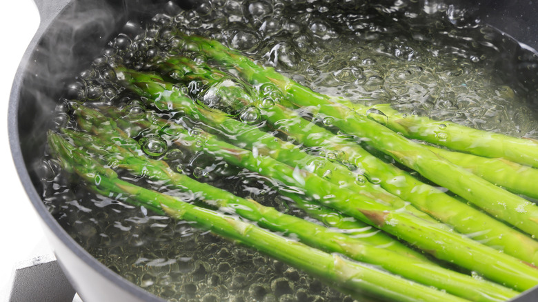 boiling asparagus