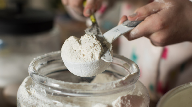 Measuring flour