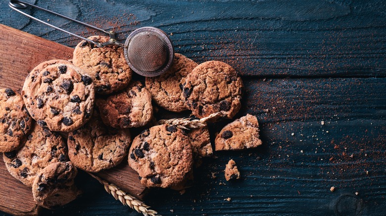 chocolate chip cookies