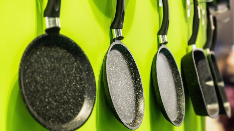 Different types of cooking pans