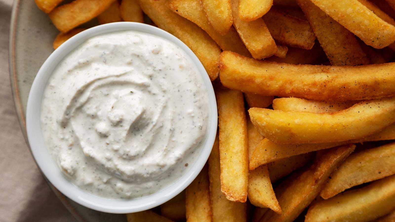 https://www.tastingtable.com/img/gallery/cottage-cheese-is-the-secret-ingredient-for-heartier-ranch-dip/l-intro-1694538173.jpg