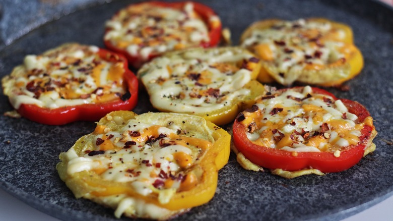 Bell pepper eggs with cheese 