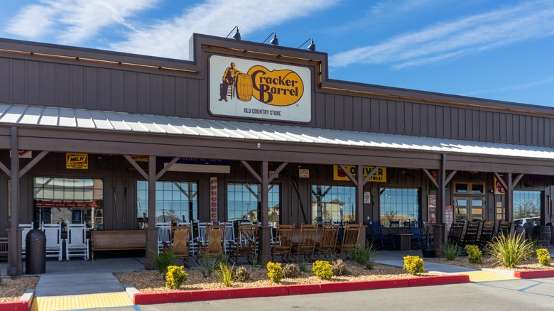 Cracker Barrel storefront